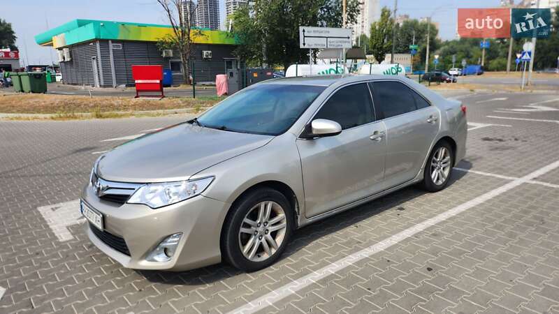 Седан Toyota Camry 2014 в 