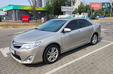 Седан Toyota Camry 2014 в 