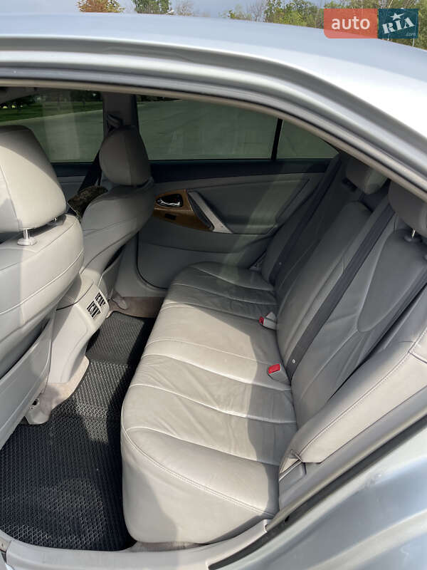 Седан Toyota Camry 2006 в Краматорске