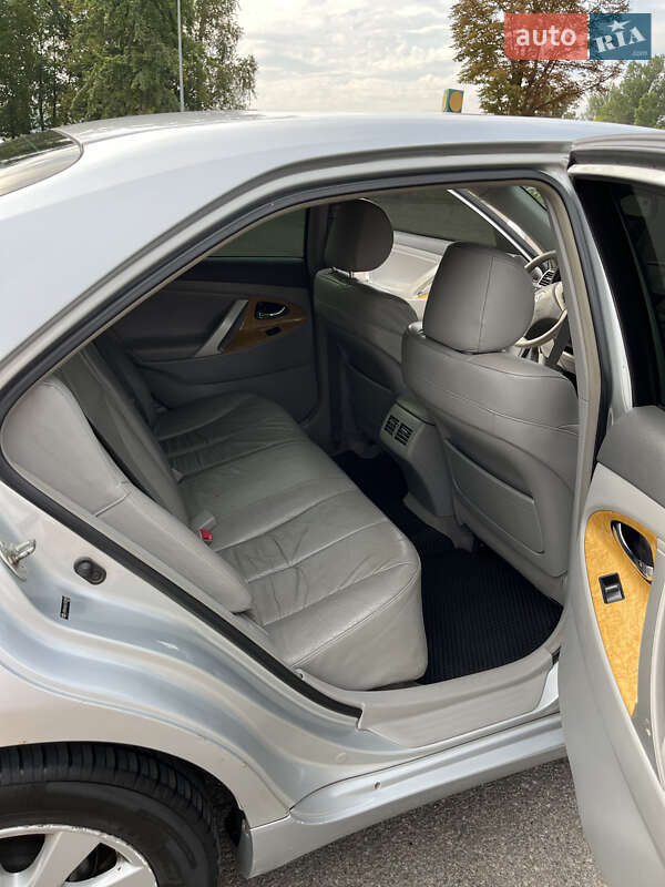 Седан Toyota Camry 2006 в Краматорске