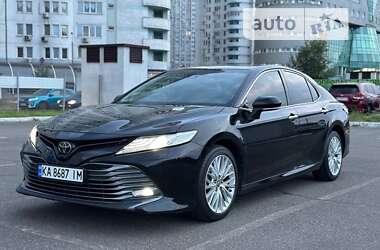 Седан Toyota Camry 2018 в Киеве