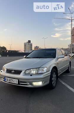 Седан Toyota Camry 2001 в Киеве