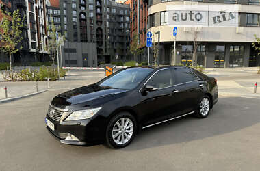 Седан Toyota Camry 2013 в Киеве