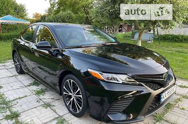 Седан Toyota Camry 2019 в Киеве