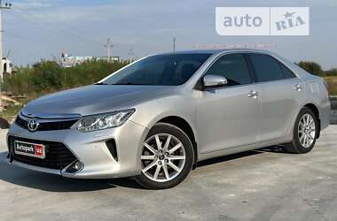 Седан Toyota Camry 2017 в Львове