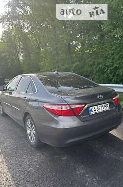 Седан Toyota Camry 2016 в Киеве