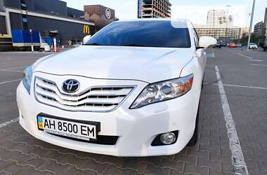 Седан Toyota Camry 2010 в Киеве