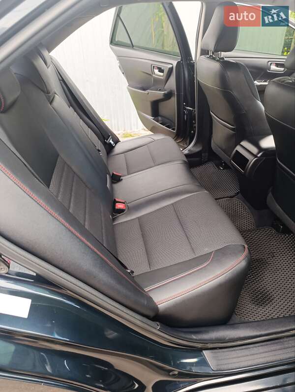 Седан Toyota Camry 2017 в Житомирі