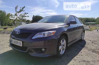 Седан Toyota Camry 2010 в Полтаве