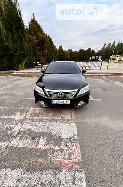 Седан Toyota Camry 2013 в Києві