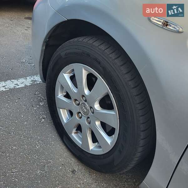 Седан Toyota Camry 2008 в Києві