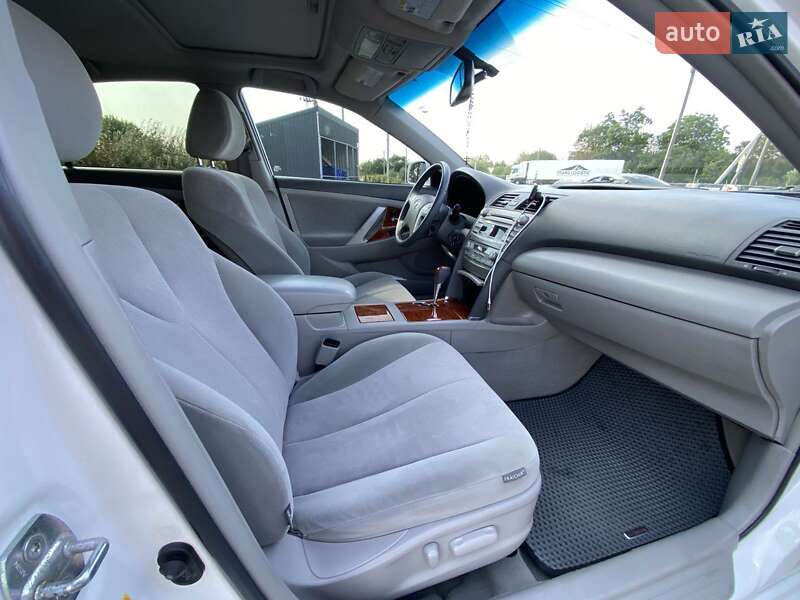 Седан Toyota Camry 2010 в Львове фото 41 Седан Toyota Camry 2010 в Львове