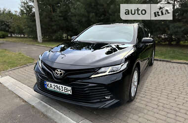 Седан Toyota Camry 2020 в Киеве