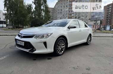 Седан Toyota Camry 2015 в Сумах