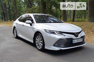 Седан Toyota Camry 2017 в Киеве