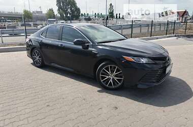 Седан Toyota Camry 2019 в Киеве