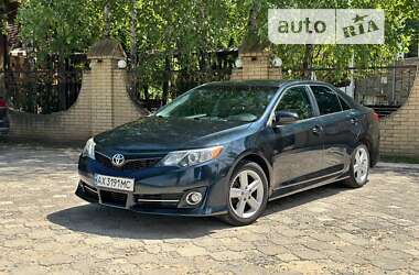 Седан Toyota Camry 2013 в Харкові