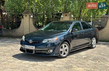 Седан Toyota Camry 2013 в Харькове