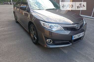 Седан Toyota Camry 2014 в Харькове