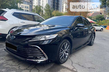 Седан Toyota Camry 2022 в Киеве