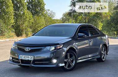 Седан Toyota Camry 2013 в Дніпрі