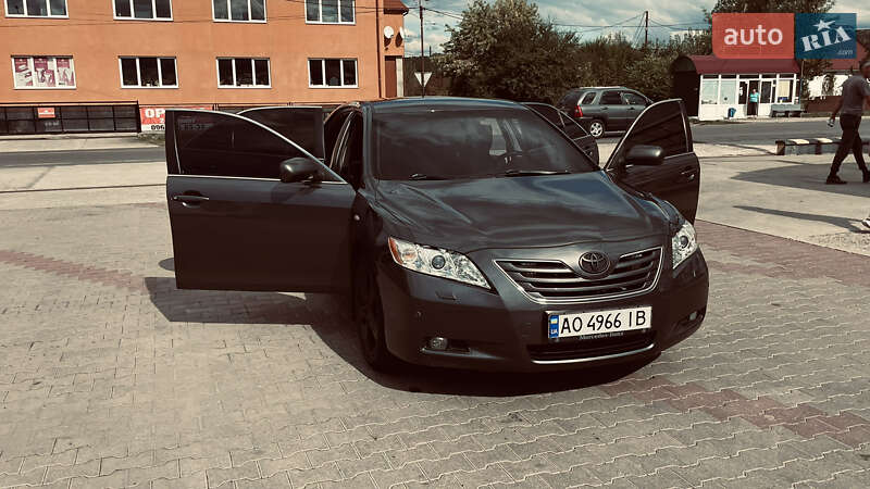 Седан Toyota Camry 2008 в Солотвине