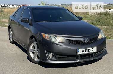 Седан Toyota Camry 2013 в Дніпрі