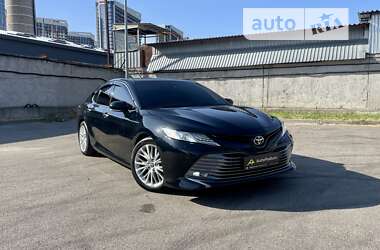 Седан Toyota Camry 2020 в Києві