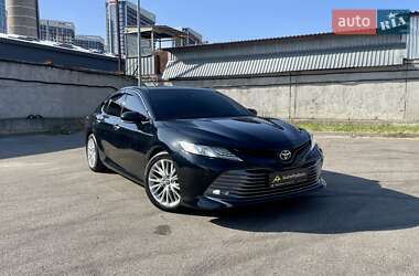 Седан Toyota Camry 2020 в Києві