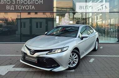 Седан Toyota Camry 2018 в Киеве