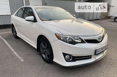 Седан Toyota Camry 2014 в Кропивницком