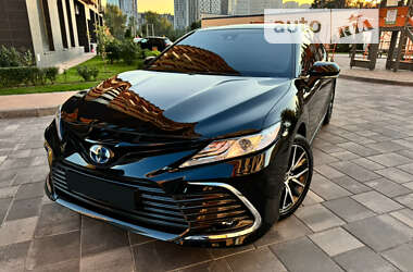 Седан Toyota Camry 2023 в Киеве