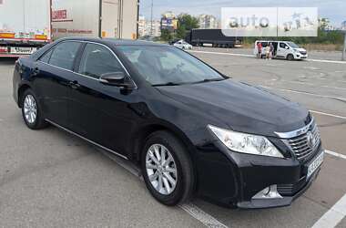 Седан Toyota Camry 2012 в Киеве