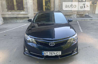 Седан Toyota Camry 2013 в Ивано-Франковске