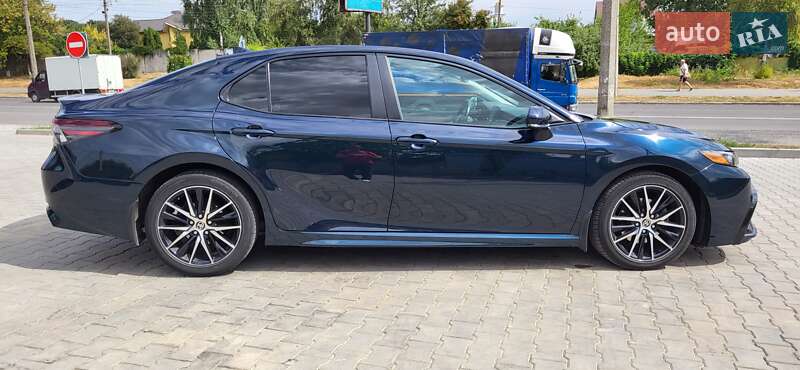 Седан Toyota Camry 2021 в Полтаві