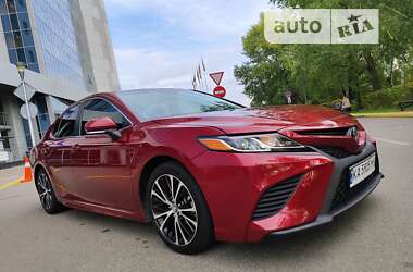 Седан Toyota Camry 2018 в Києві