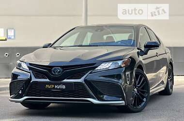 Седан Toyota Camry 2023 в Киеве