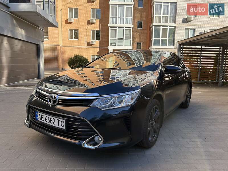 Седан Toyota Camry 2017 в Дніпрі