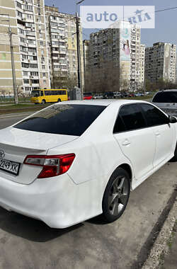 Седан Toyota Camry 2013 в Киеве