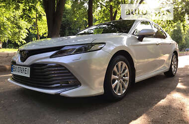 Седан Toyota Camry 2018 в Хмельницькому