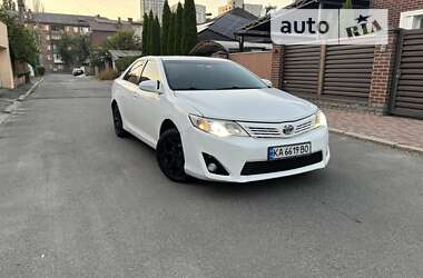 Седан Toyota Camry 2014 в Києві