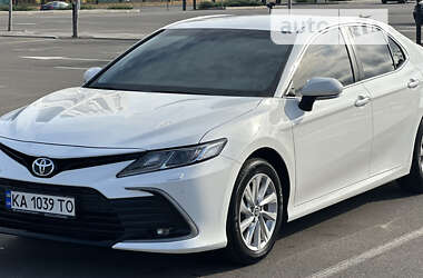 Седан Toyota Camry 2021 в Киеве