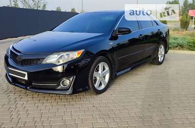 Седан Toyota Camry 2013 в Дніпрі