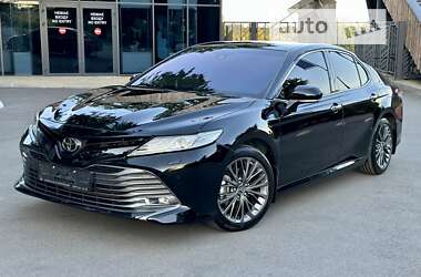 Седан Toyota Camry 2017 в Києві