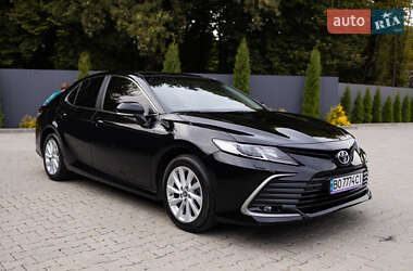 Седан Toyota Camry 2022 в Тернополе