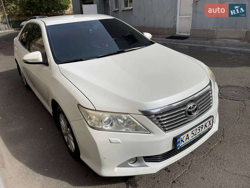 Седан Toyota Camry 2013 в Києві