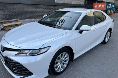 Седан Toyota Camry 2020 в Києві