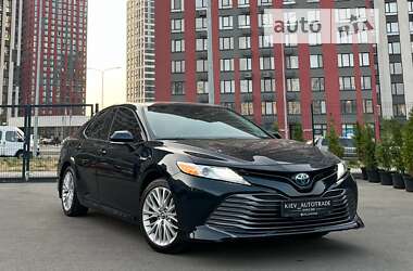 Седан Toyota Camry 2020 в Києві