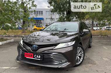 Седан Toyota Camry 2019 в Києві