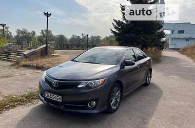 Седан Toyota Camry 2013 в Чернигове